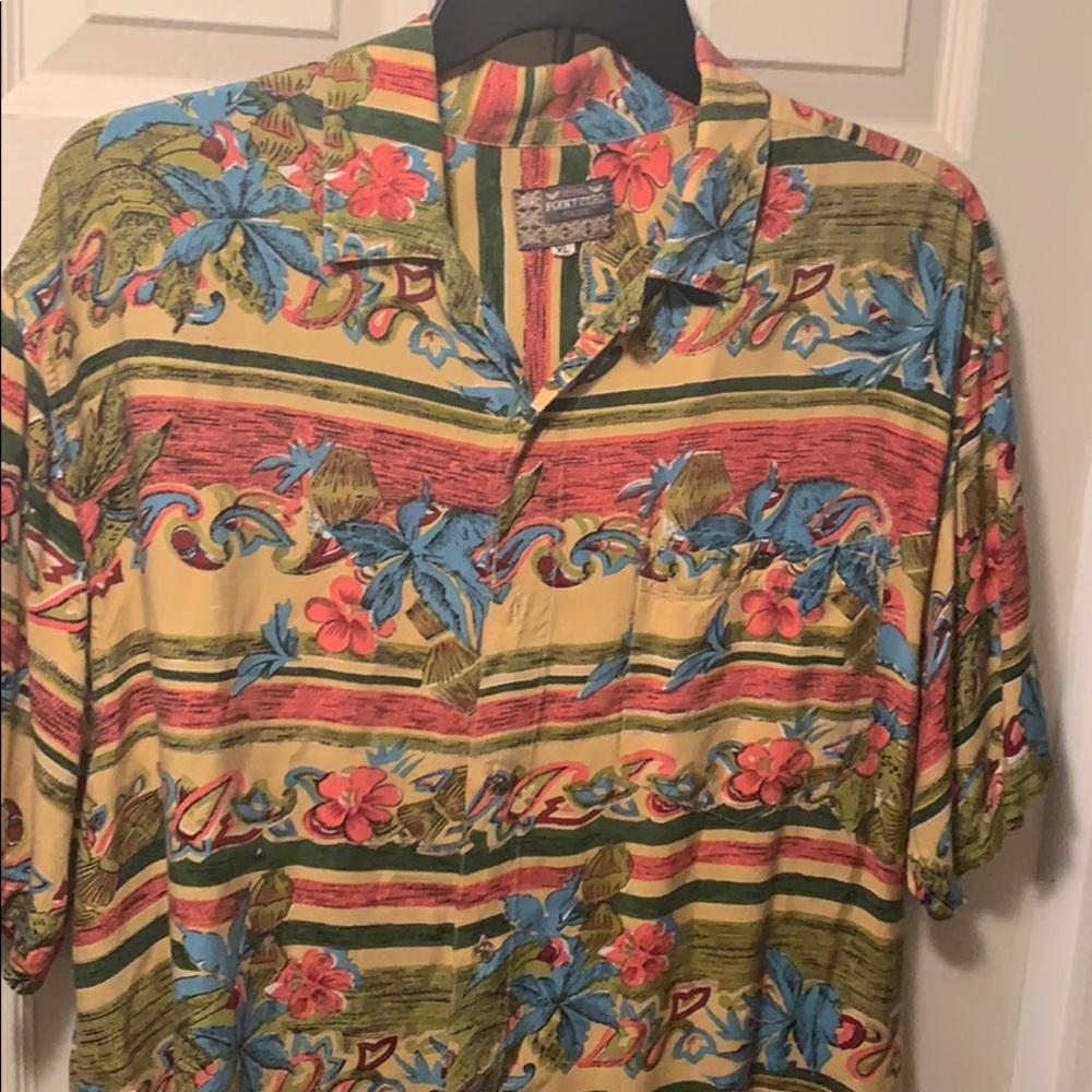 Size  XL Hawaiian style short sleeve top